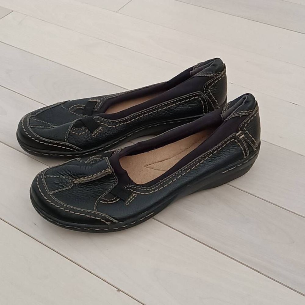 Clarks Women's Soft Cushion Slip-on Comfort Shoes Black 7.5